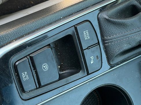 Used 2015 Hyundai Sonata Limited w/ Option Group 06 FWD image 10
