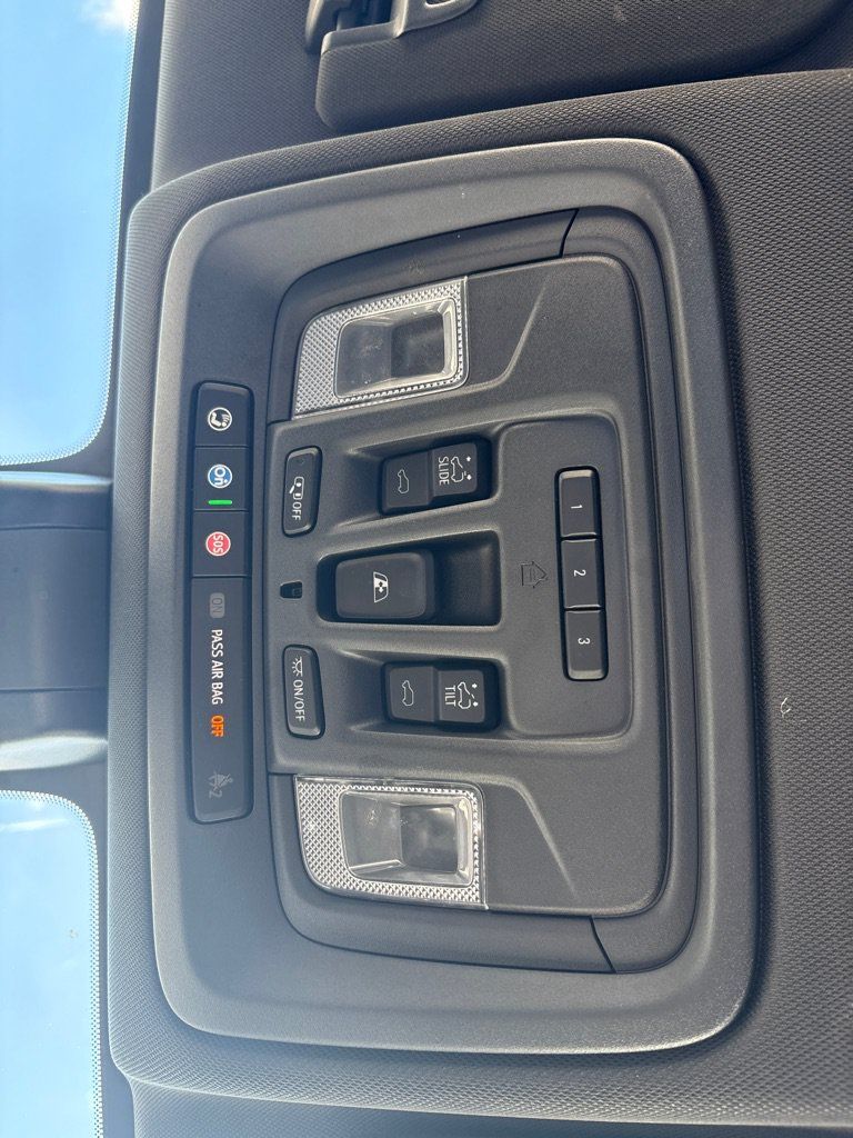 Used 2019 Chevrolet Silverado 1500 High Country AWD/4WD image 31