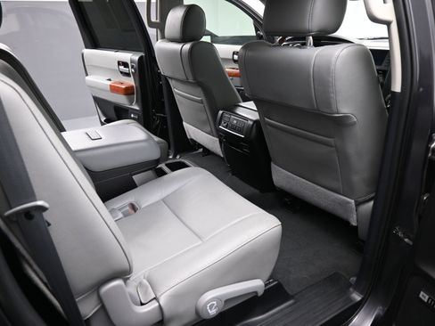 Used 2020 Toyota Sequoia Platinum image 19