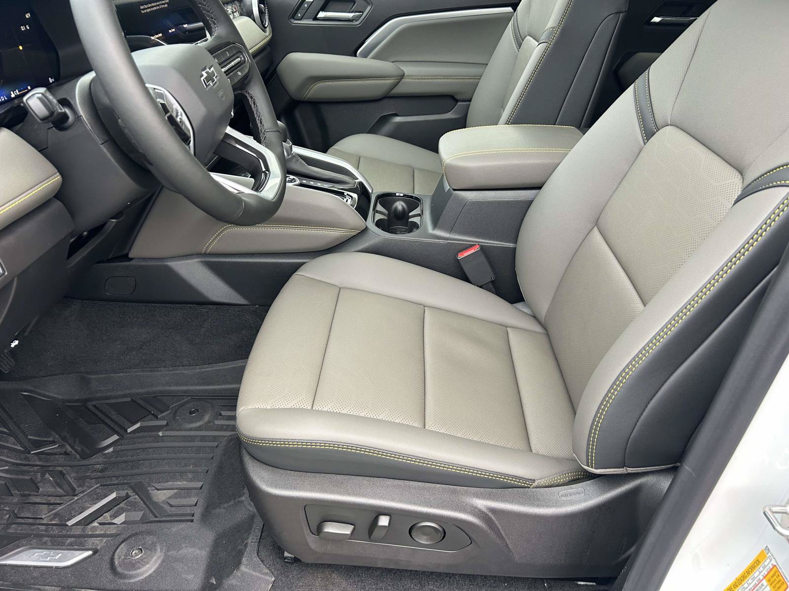 New 2026 Chevrolet Colorado ZR2 w/ Technology Package AWD/4WD image 19