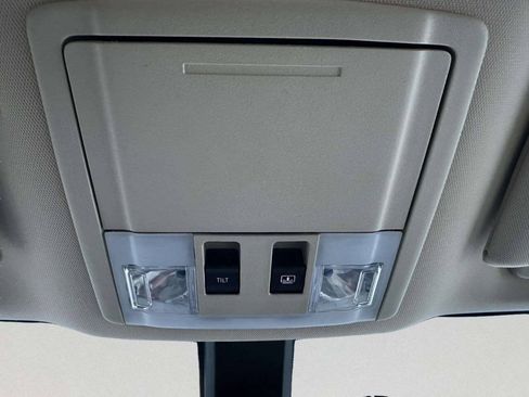 Used 2013 Lincoln MKT AWD image 36