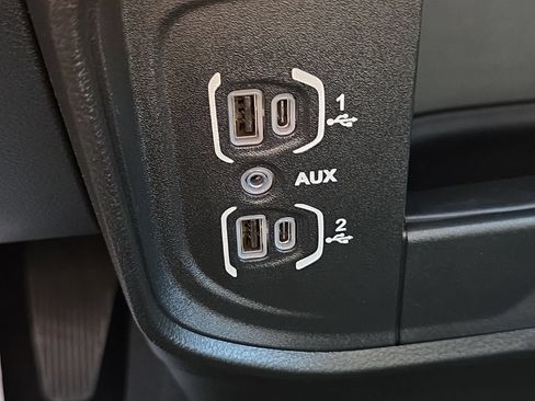 Used 2024 RAM 2500 Big Horn AWD/4WD image 41