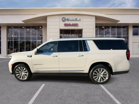 Used 2022 GMC Yukon XL Denali image 8