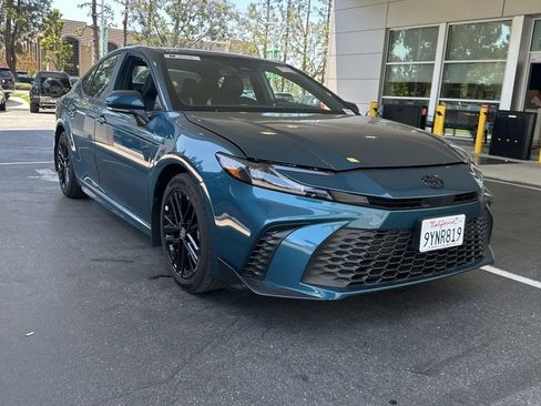 Used 2026 Toyota Camry SE w/ Multimedia Upgrade Package FWD image 2