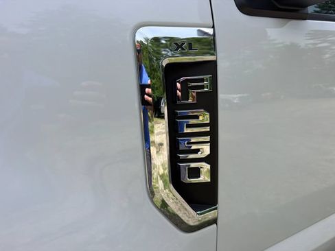 Used 2017 Ford F250 XL w/ Power Equipment Group AWD/4WD image 6
