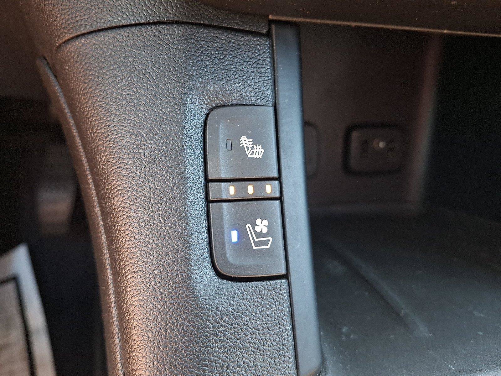 Used 2019 GMC Acadia Denali w/ Technology Package AWD/4WD image 28