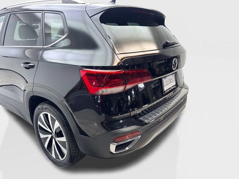 Used 2023 Volkswagen Taos SE AWD/4WD image 18