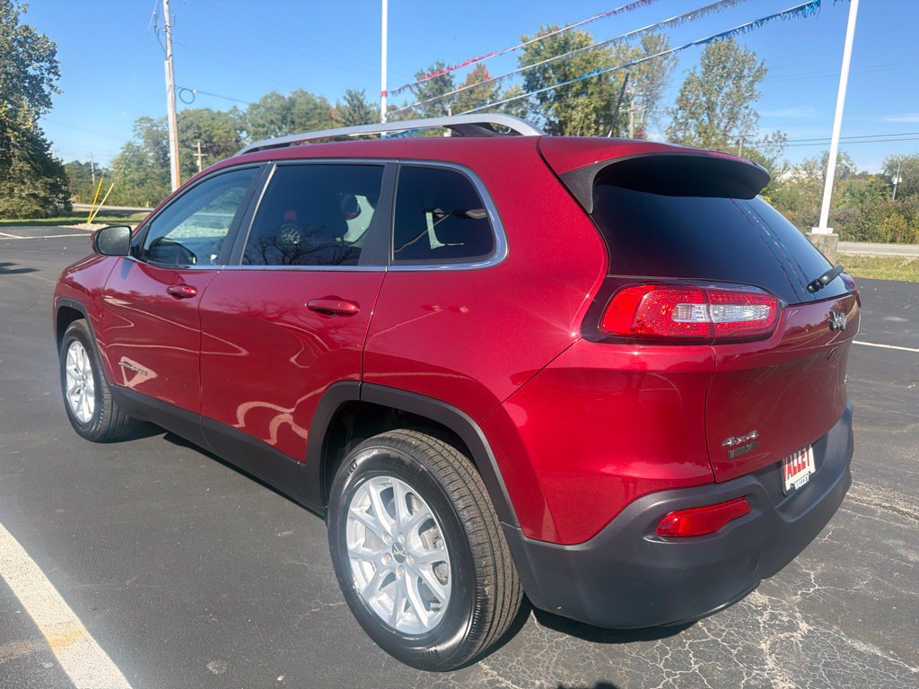 Used 2016 Jeep Cherokee Latitude w/ Cold Weather Group AWD/4WD image 6