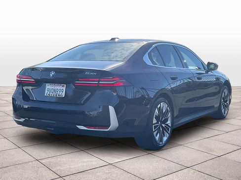 Used 2026 BMW 530i w/ Premium Package RWD image 16