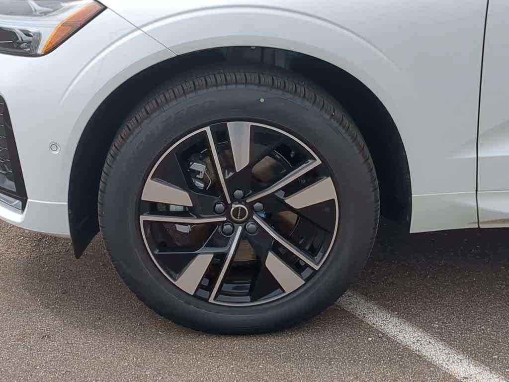 Used 2026 Volvo XC60 B5 Plus w/ Protection Package Premier AWD/4WD image 13