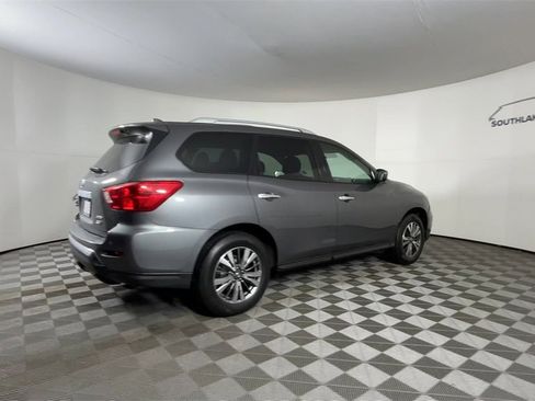Used 2019 Nissan Pathfinder SV image 8