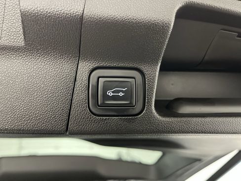 Certified 2023 GMC Acadia SLE w/ Driver Convenience Package image 32