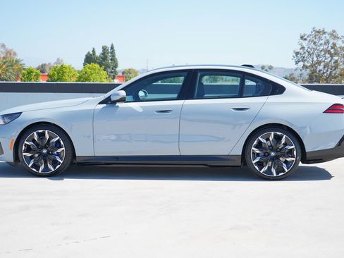 New 2026 BMW i5 eDrive40 w/ Executive Package image 4