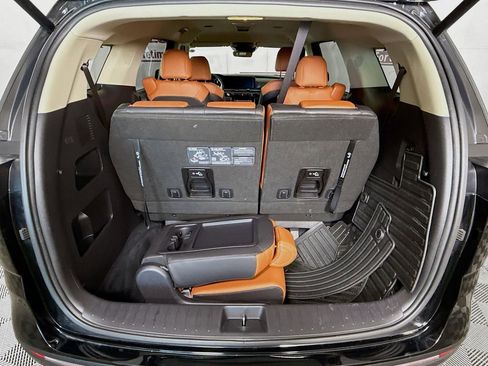 Used 2024 Kia Carnival SX FWD image 29