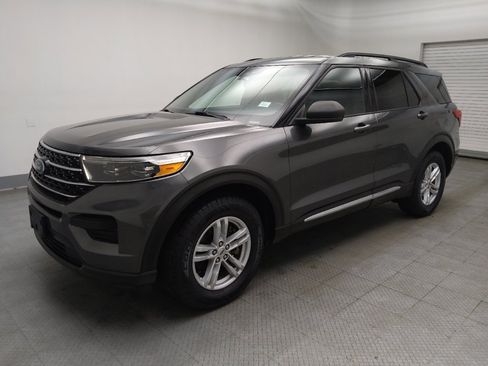 Used 2020 Ford Explorer XLT w/ Comfort Package image 2