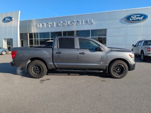 Used 2019 Nissan Titan S w/ S Utility Package image 2