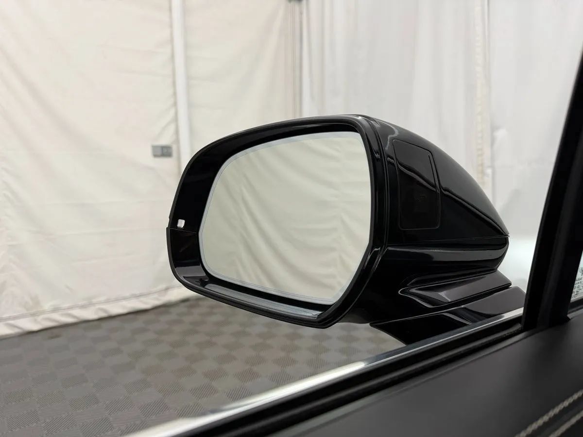 Used 2017 Bentley Bentayga AWD/4WD image 15