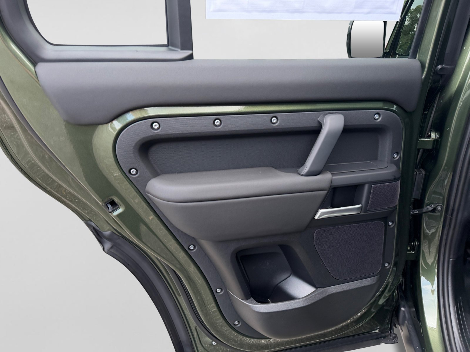 New 2026 Land Rover Defender 110 X-Dynamic SE AWD/4WD image 17