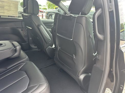 New 2025 Chrysler Pacifica Select w/ Uconnect Theater Family Group image 48