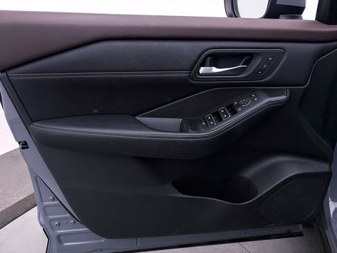 Used 2022 Nissan Rogue SL w/ SL Premium Package image 17