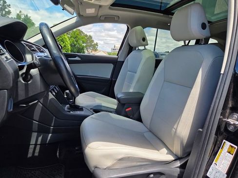 Used 2019 Volkswagen Tiguan SE FWD image 9