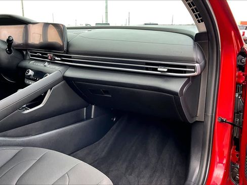 Used 2024 Hyundai Elantra SEL w/ Convenience Package FWD image 16