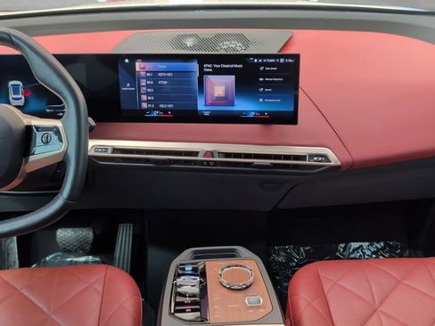 Used 2022 BMW iX xDrive50 w/ Premium Package image 3