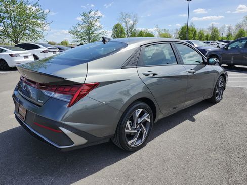 Used 2025 Hyundai Elantra SEL image 16