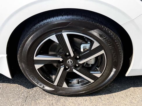 Used 2024 Nissan Sentra SV FWD image 8