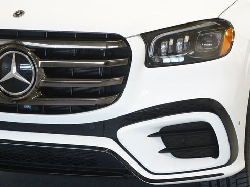 Used 2024 Mercedes-Benz GLS 450 4MATIC image 6
