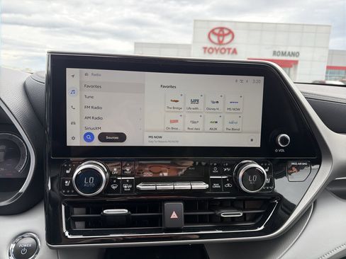 Used 2023 Toyota Highlander Limited AWD/4WD image 17