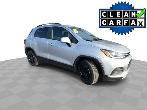 Used 2022 Chevrolet Trax LT w/ LT Convenience Package image 2