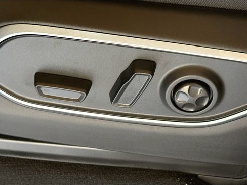 Used 2025 Jeep Wagoneer 4WD image 22