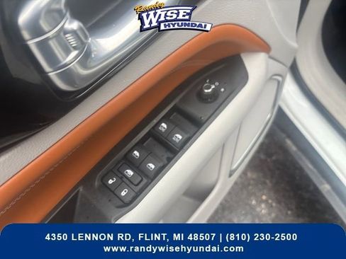 Used 2022 Jeep Compass Limited image 13