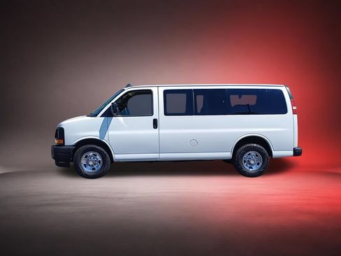 Used 2017 Chevrolet Express 2500 LS RWD image 5