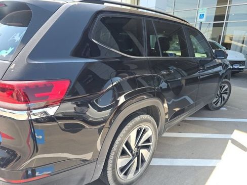 Used 2024 Volkswagen Atlas SE FWD image 4