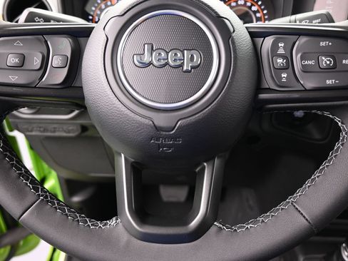 Used 2025 Jeep Gladiator Sport AWD/4WD image 24