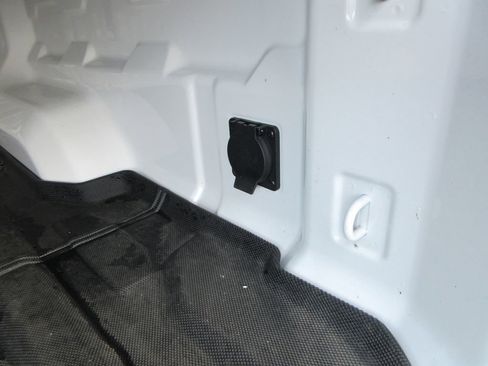 Used 2024 GMC Canyon AT4 w/ Technology Package image 15