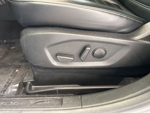 Used 2023 Ford Edge SEL image 40