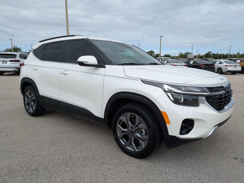 Certified 2024 Kia Seltos S FWD image 2