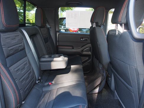 Used 2025 Nissan Frontier PRO-4X w/ Pro Convenience Package AWD/4WD image 14