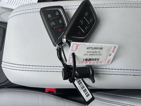 Used 2024 Cadillac XT4 Sport image 39
