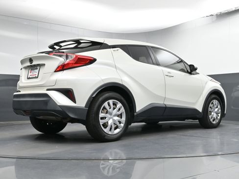 Used 2020 Toyota C-HR LE FWD image 24