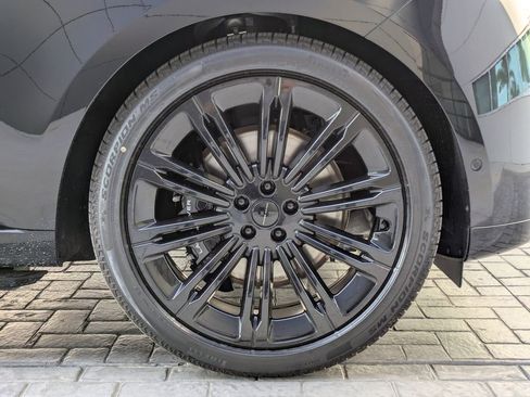 New 2026 Land Rover Range Rover Long Wheelbase SE AWD/4WD image 11