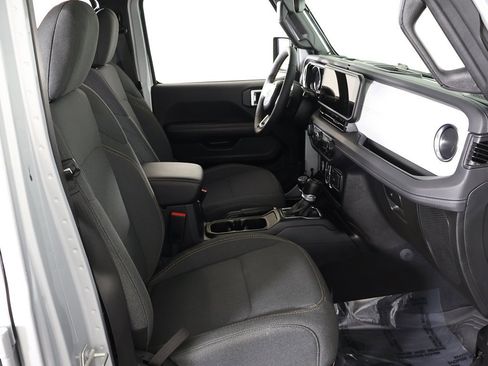 Used 2024 Jeep Wrangler Sahara image 29
