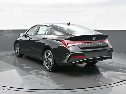 Certified 2025 Hyundai Elantra SEL FWD image 6