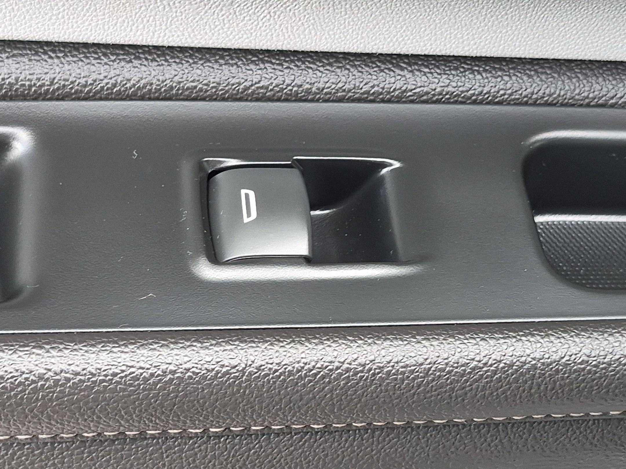 Used 2022 GMC Terrain SLT w/ Infotainment Package II AWD/4WD image 32