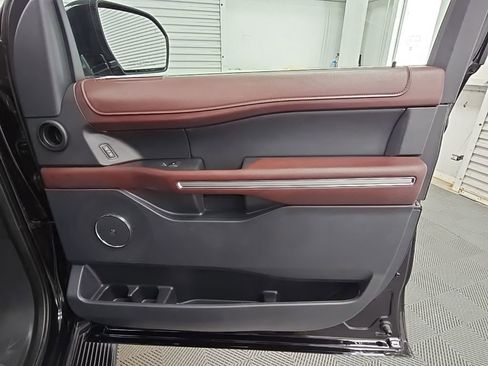 Used 2024 Ford Expedition Limited image 46