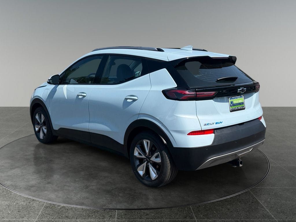 Used 2023 Chevrolet Bolt EUV LT w/ Convenience Package FWD image 7