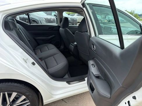 Used 2025 Nissan Altima 2.5 SV FWD image 21